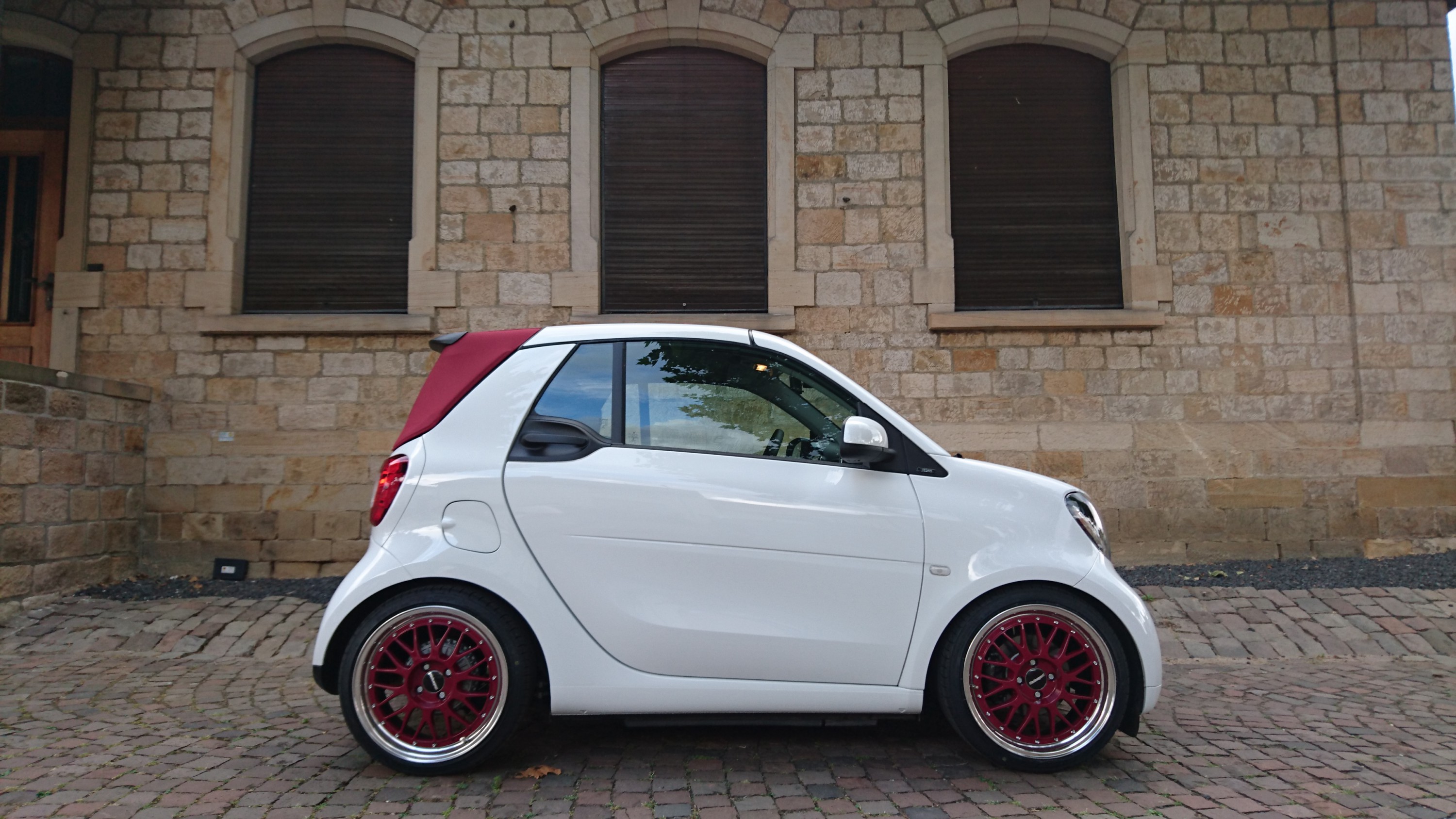 Unser Smart Cabrio mit neuem Schuhwerk