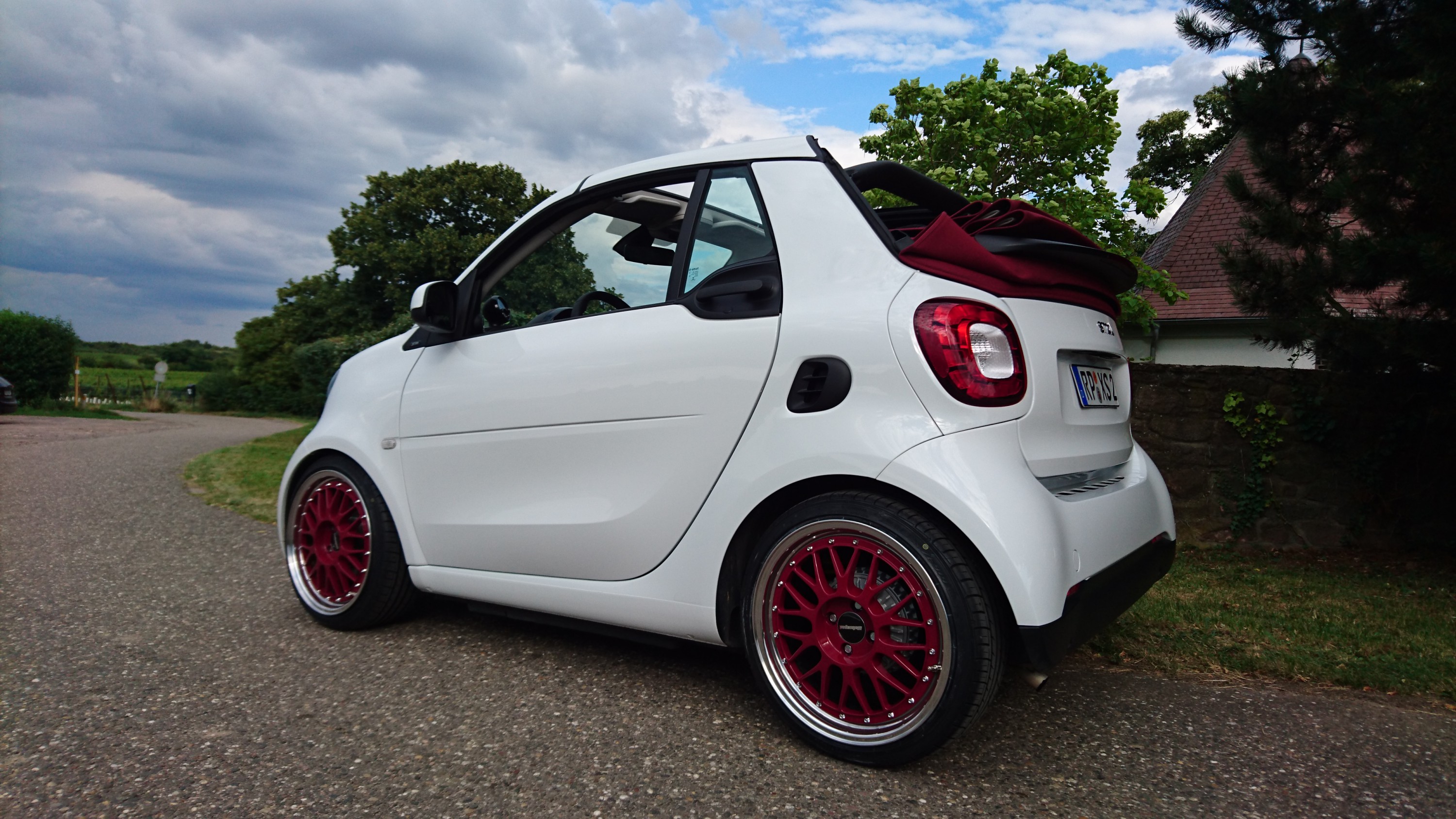 Unser Smart Cabrio mit neuem Schuhwerk