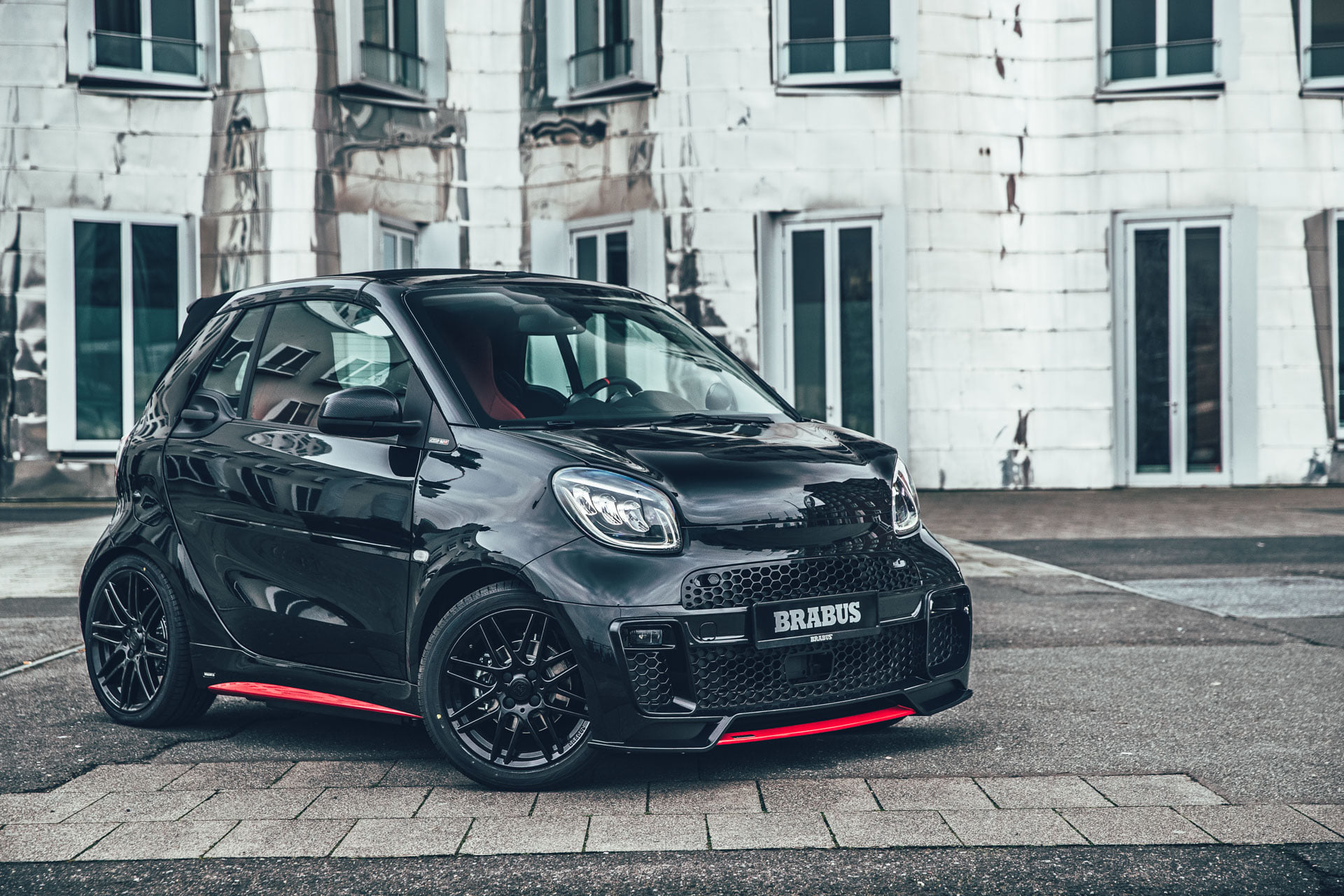 Brabus präsentiert das smartEQfortwo Cabrio als BRABUS 92R