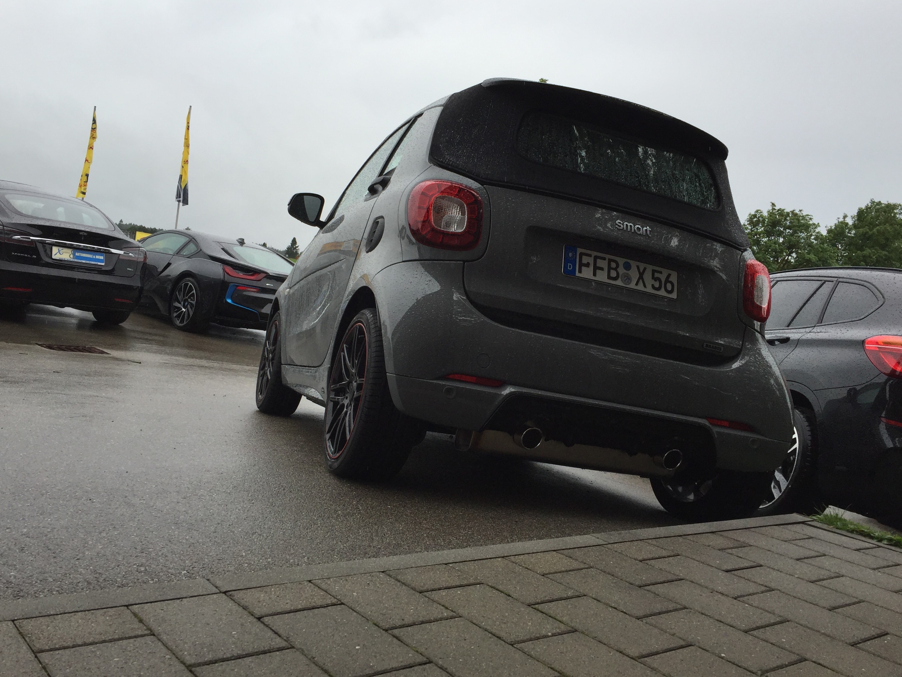 smart Cabrio Brabus Tailormade im Regen